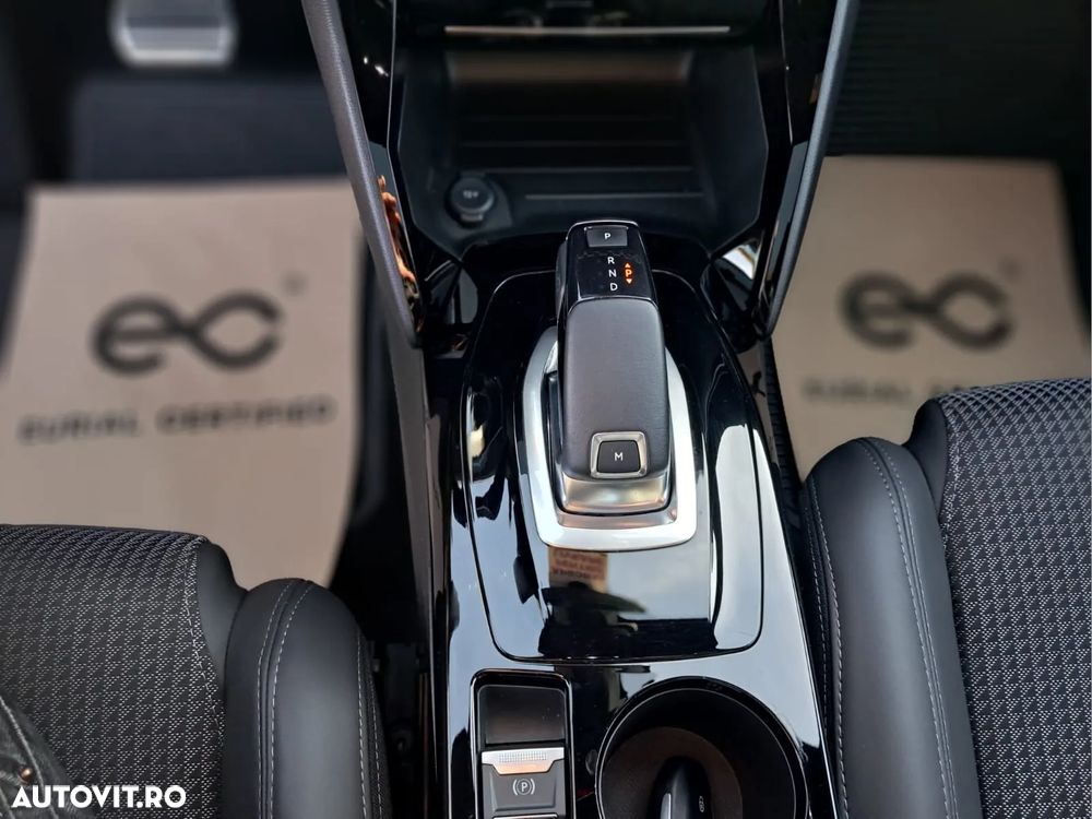 Peugeot 208 1.2 L PureTech STT EAT8 GT Line - 17