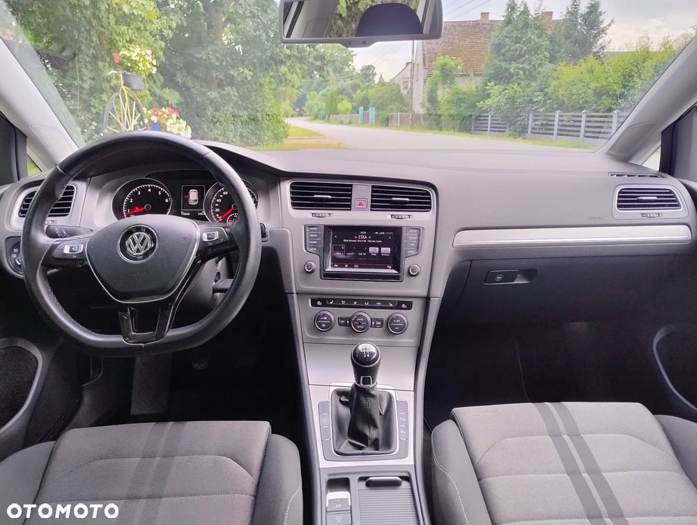 Volkswagen Golf - 6