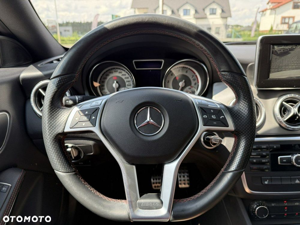 Mercedes-Benz CLA 180 AMG Line - 22