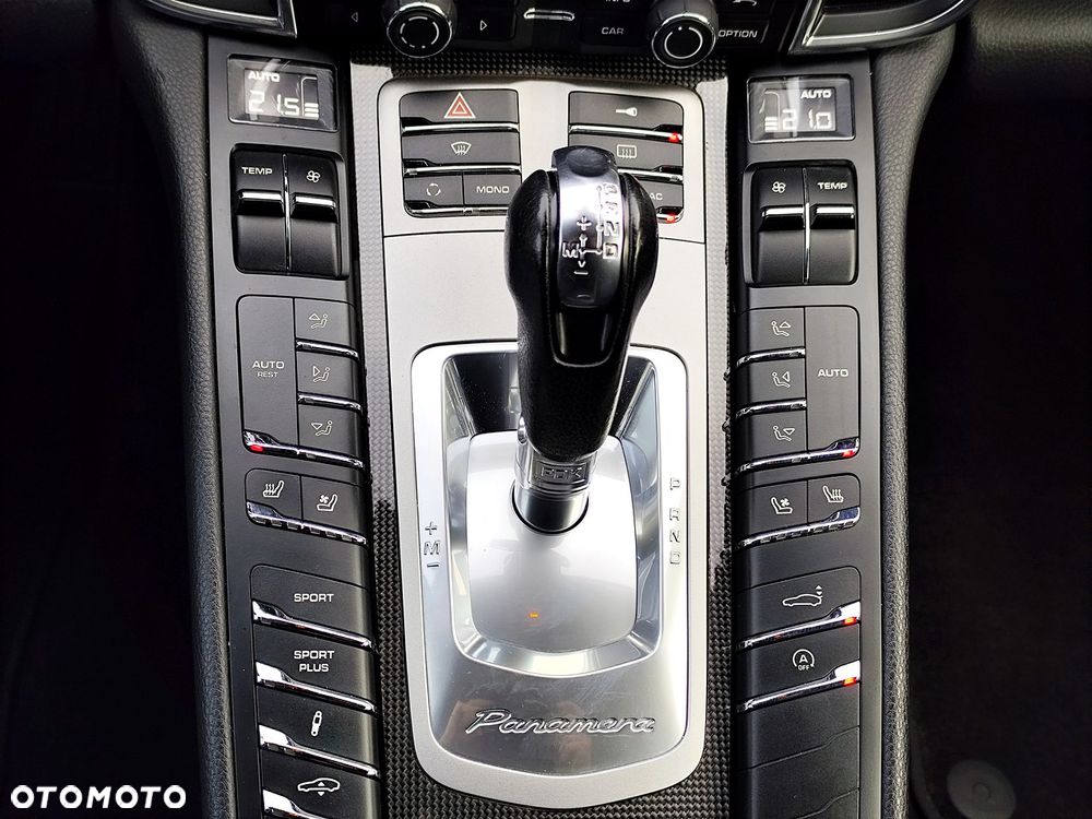 Porsche Panamera 4S PDK - 23