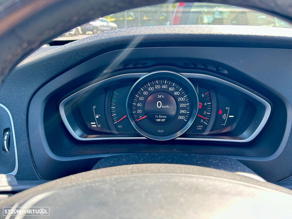 Volvo V40 D2 - 13