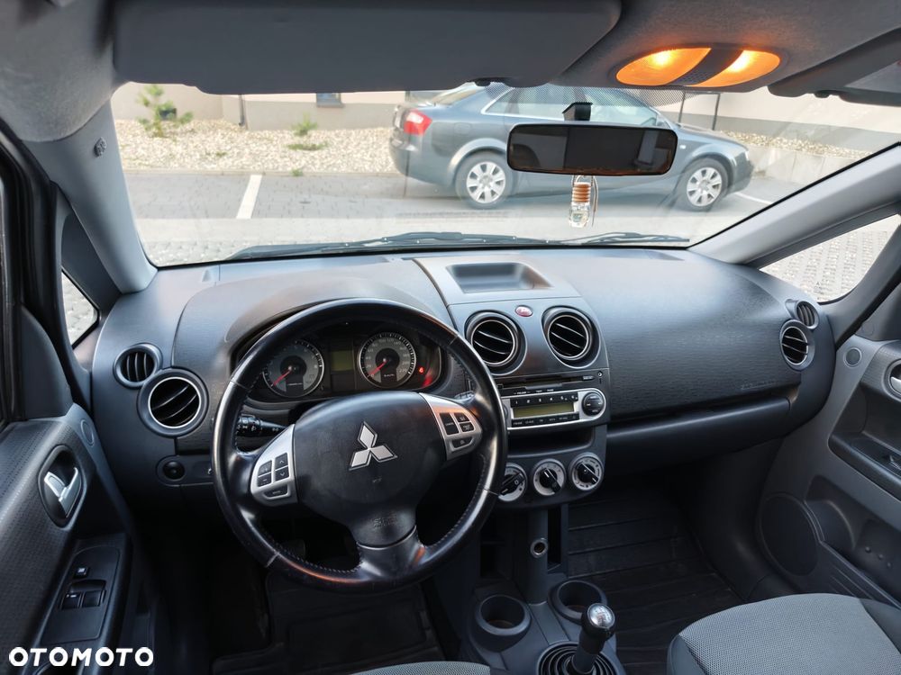 Mitsubishi Colt 1.3 Invite Edition Gold - 24