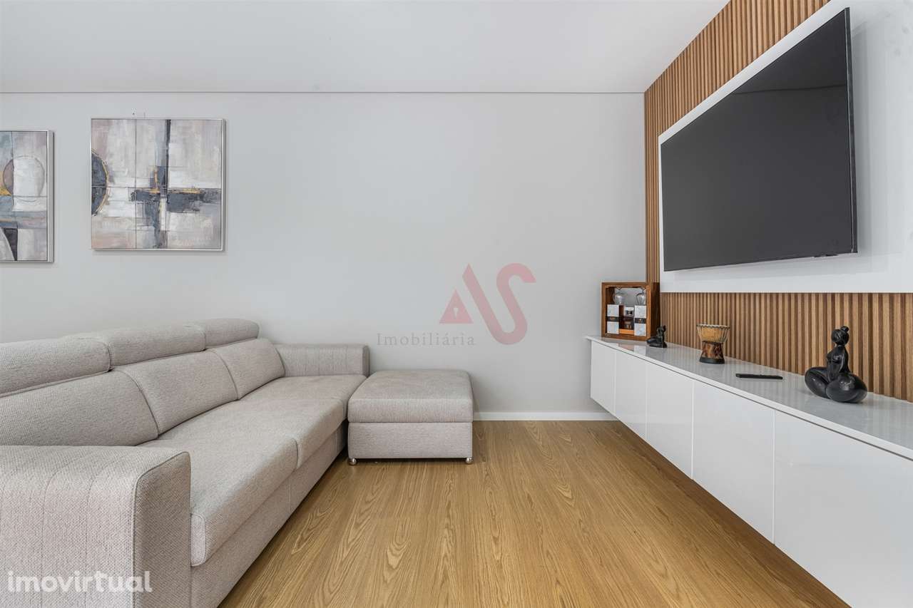 🏡 Moradia T4 + T1 com Jardim, Garagem e Excelente Localização - Grande imagem: 5/29