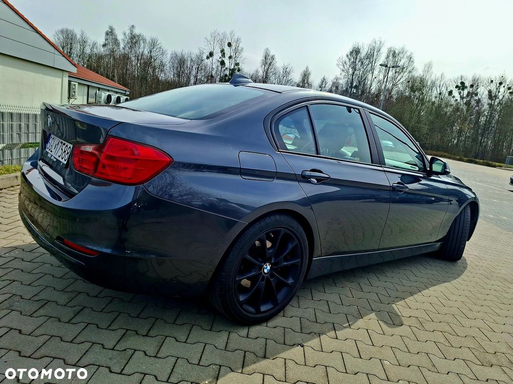 BMW Seria 3 320i - 4