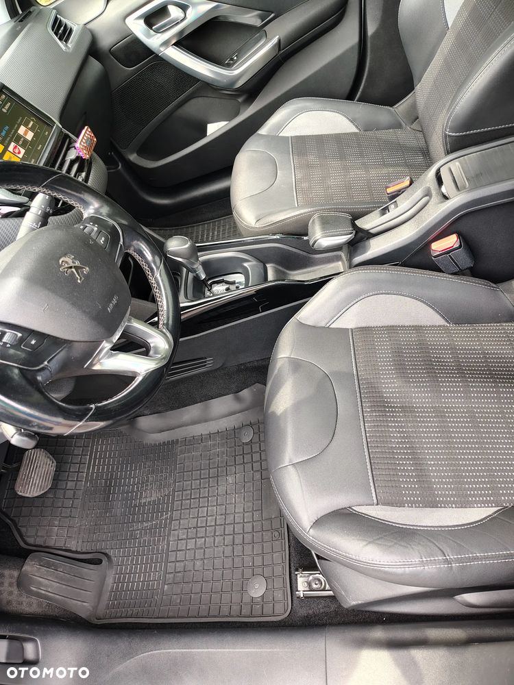 Peugeot 2008 1.2 Pure Tech Allure S&S EAT6 - 15