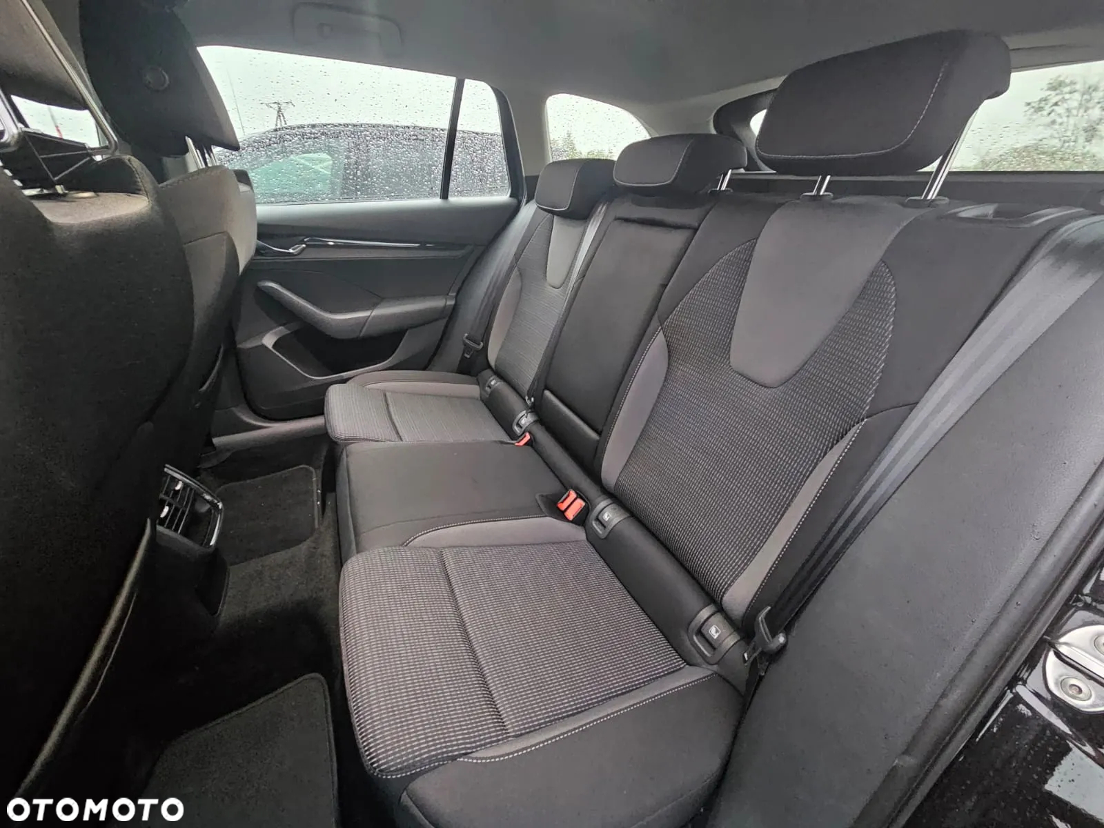 Skoda Octavia Combi 2.0 TDI DSG Style - 10
