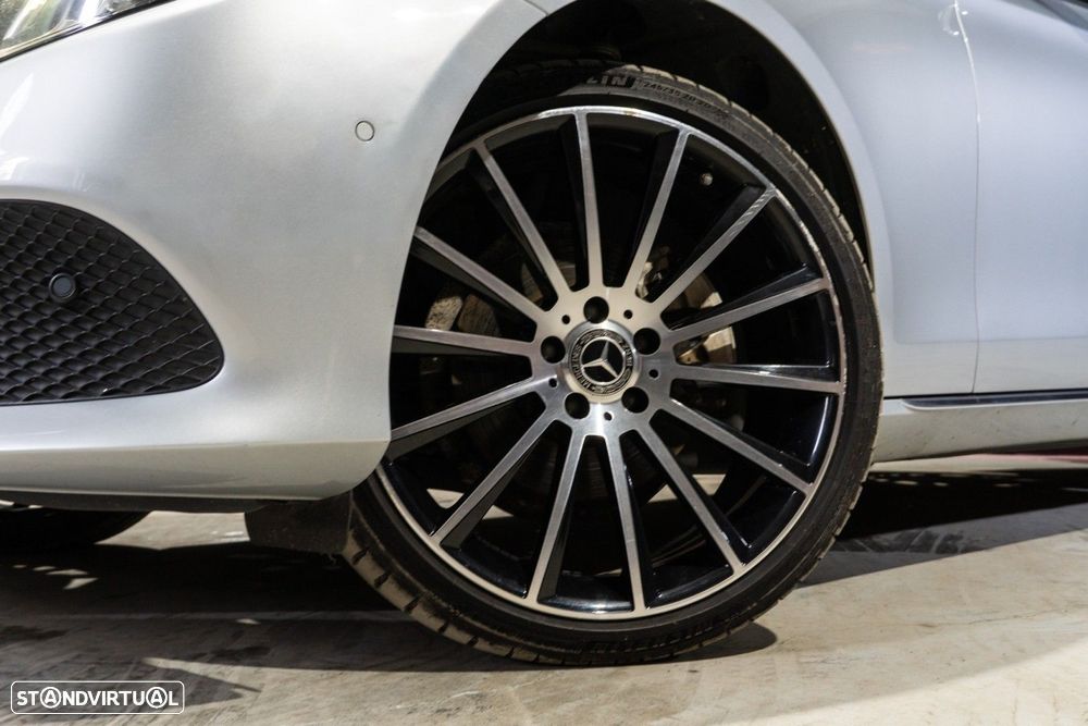 Mercedes-Benz E 220 d Avantgarde - 48