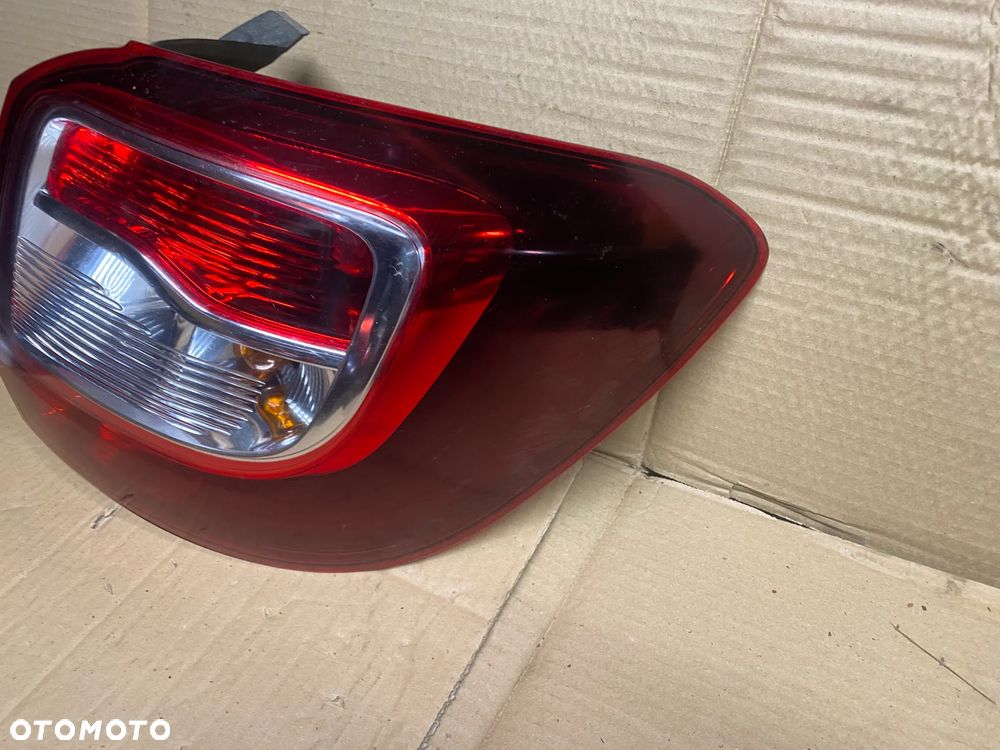 LAMPA TYLNA PRAWA DACIA SANDERO II 265500465R - 3