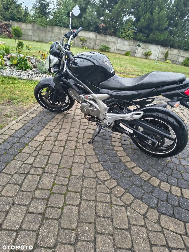 Suzuki Gladius - 8