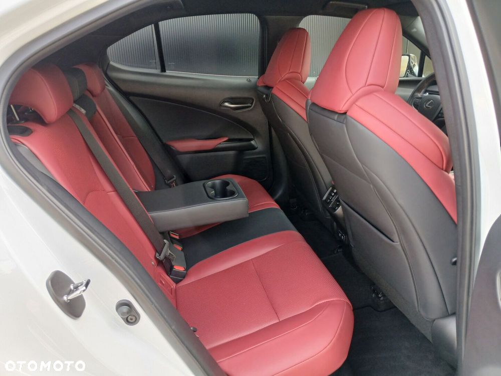 Lexus UX - 32