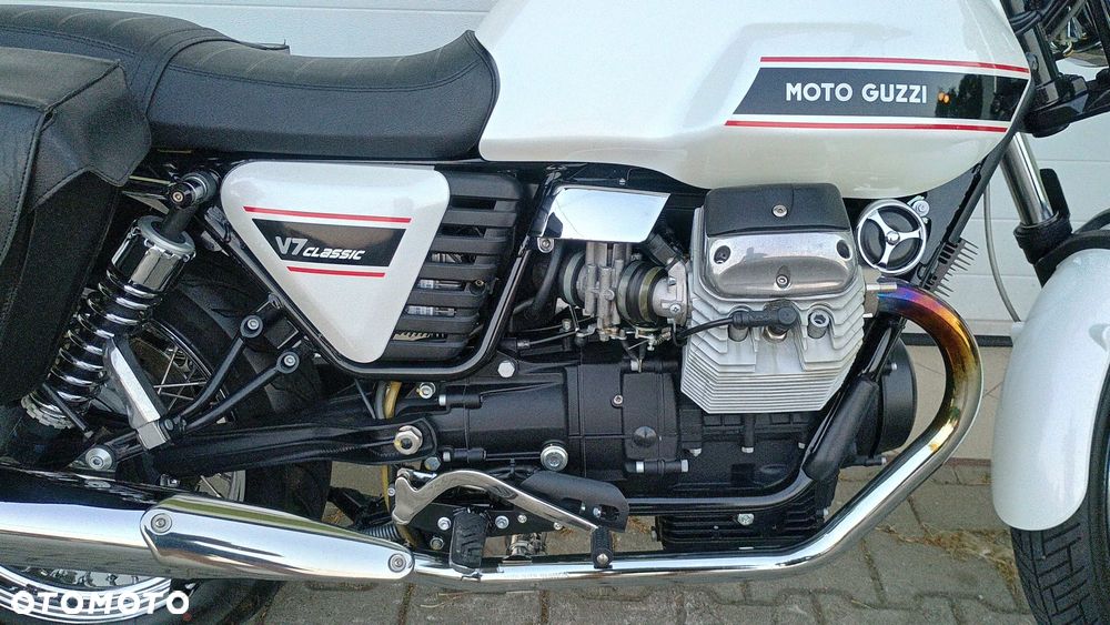 Moto Guzzi V7 - 6