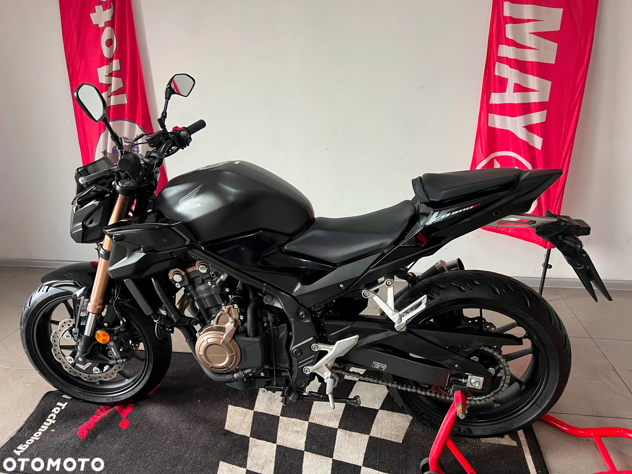 Honda CB - 12