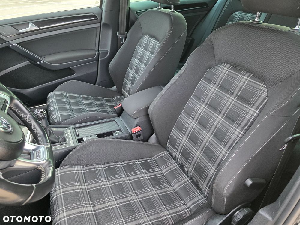 Volkswagen Golf 2.0 TDI BMT GTD - 40