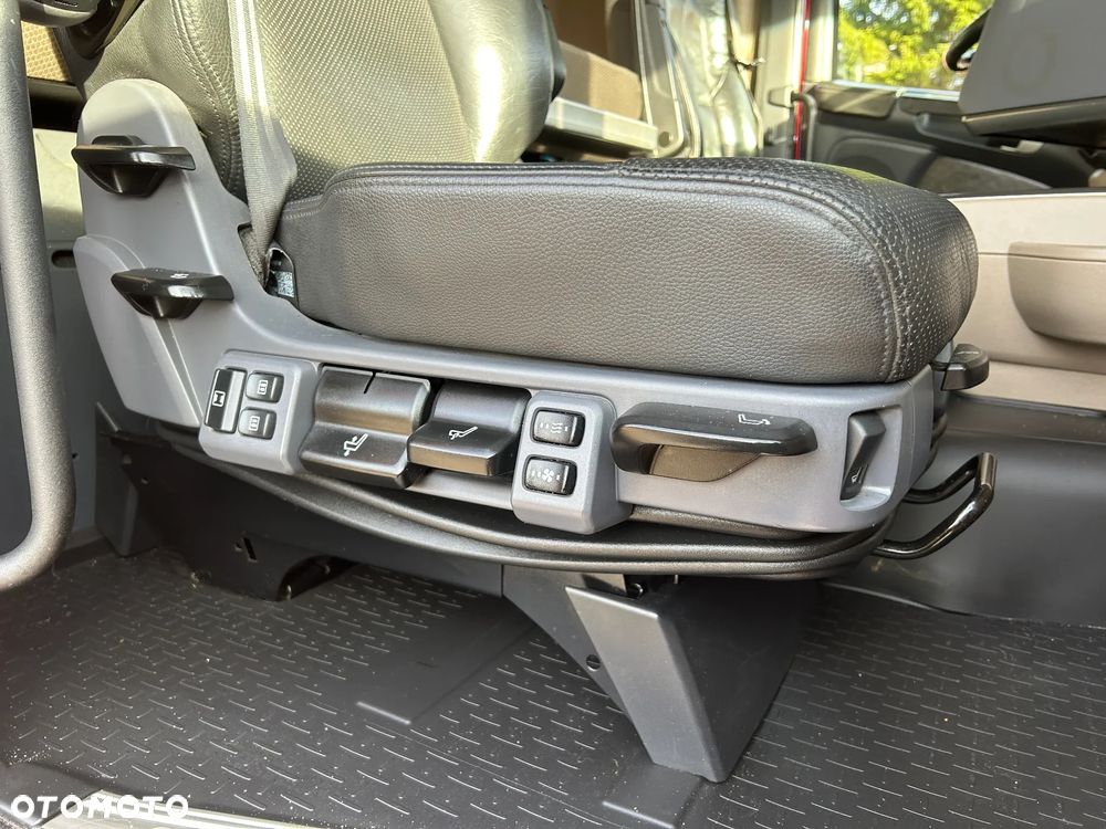 Scania R450 RETARDER / SKÓRY / NAVI / AUTOMAT / POLSKI SALON / ZBIORNIKI PALIWA 1500 L / LAMPY LED / FULL SPOJLERY / TYŁ 4 PODUSZKI / BARDZO ŁADNA SCANIA 2015 ROK !! - 39