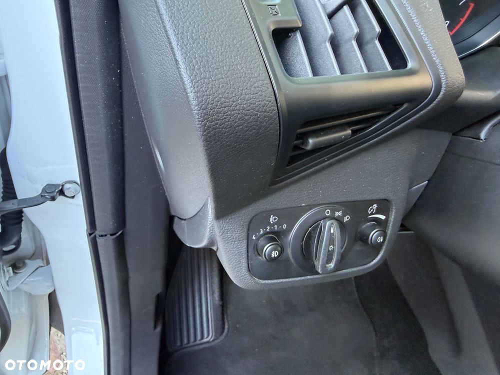 Ford Kuga - 32
