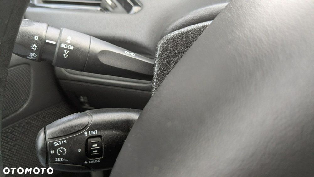 Peugeot 208 - 25