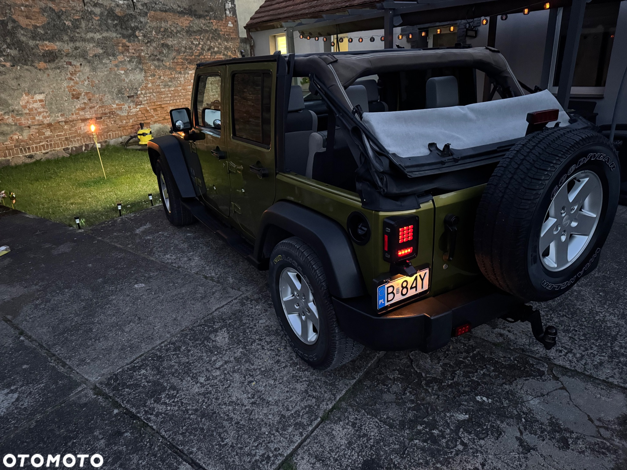 Jeep Wrangler Unlimited 3.8 Automatik Sahara - 2