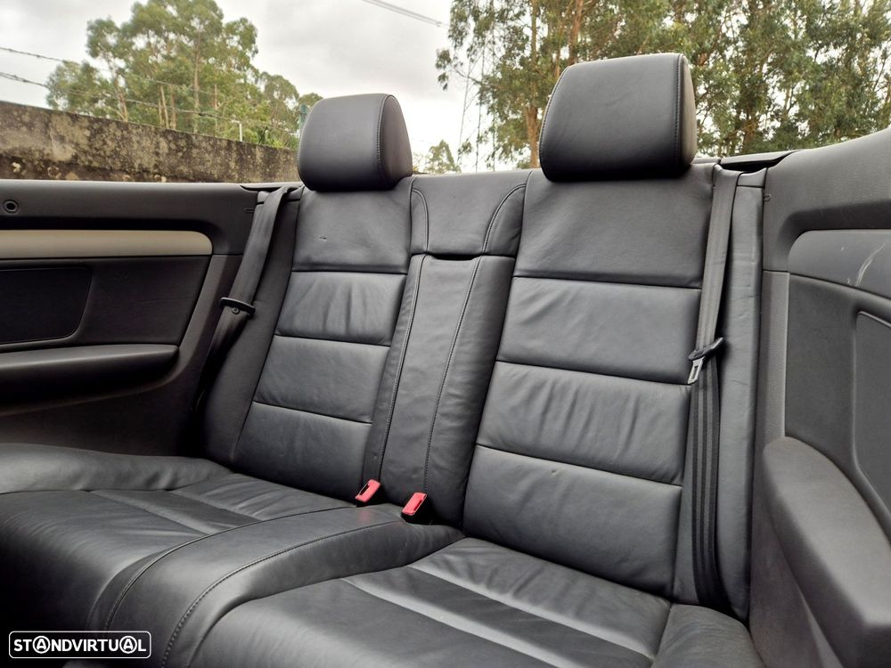 Audi A4 Cabrio 2.0 TDi S-line - 14