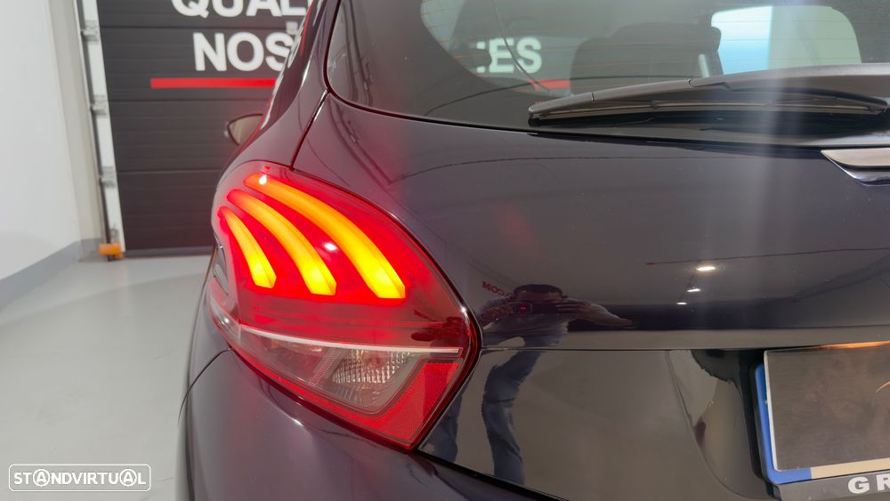 Peugeot 208 1.2 PureTech Signature - 11
