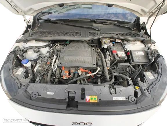 Peugeot e-208 Allure - 10