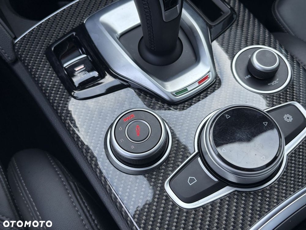 Alfa Romeo Stelvio 2.9 V6 Bi-Turbo Quadrifoglio Q4 - 19