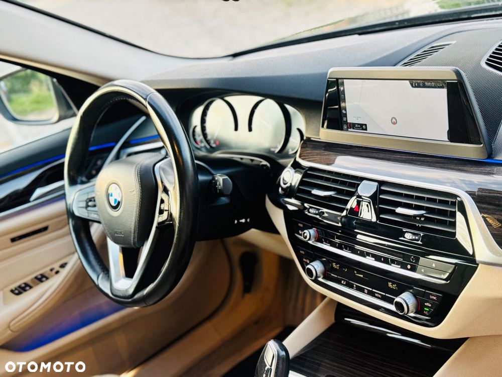 BMW Seria 5 520d Luxury Line sport - 29