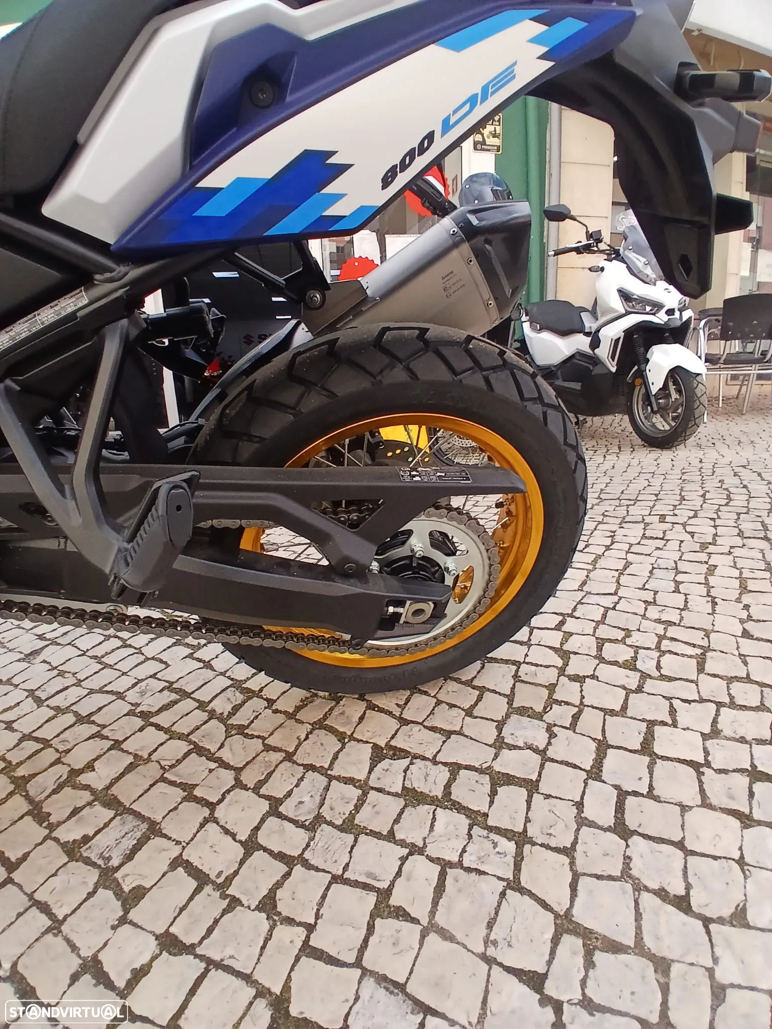 Suzuki V STROM Heritage 800 DE - 3