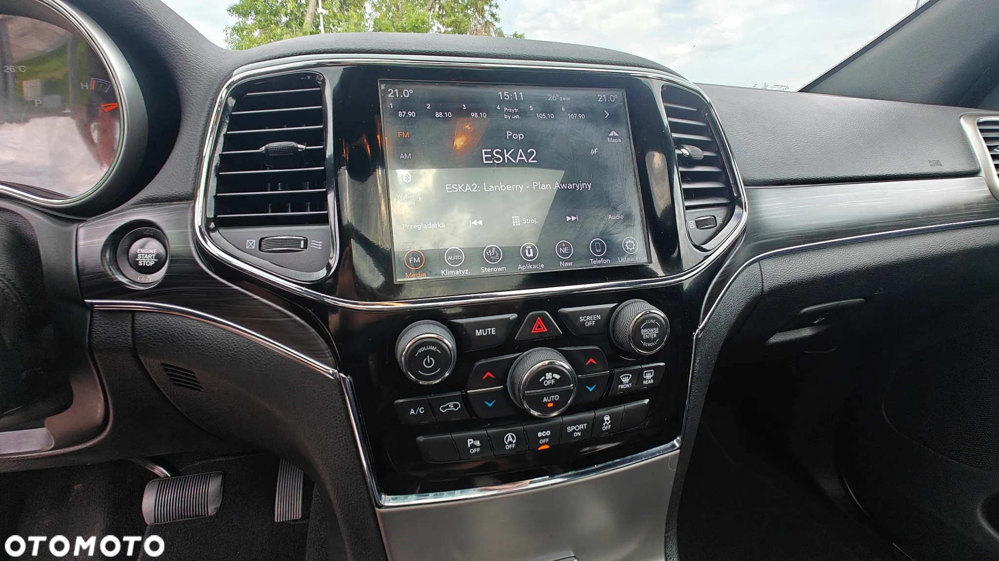 Jeep Grand Cherokee - 24