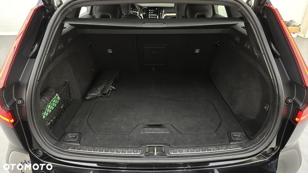 Volvo V60 B4 D R-Design - 19
