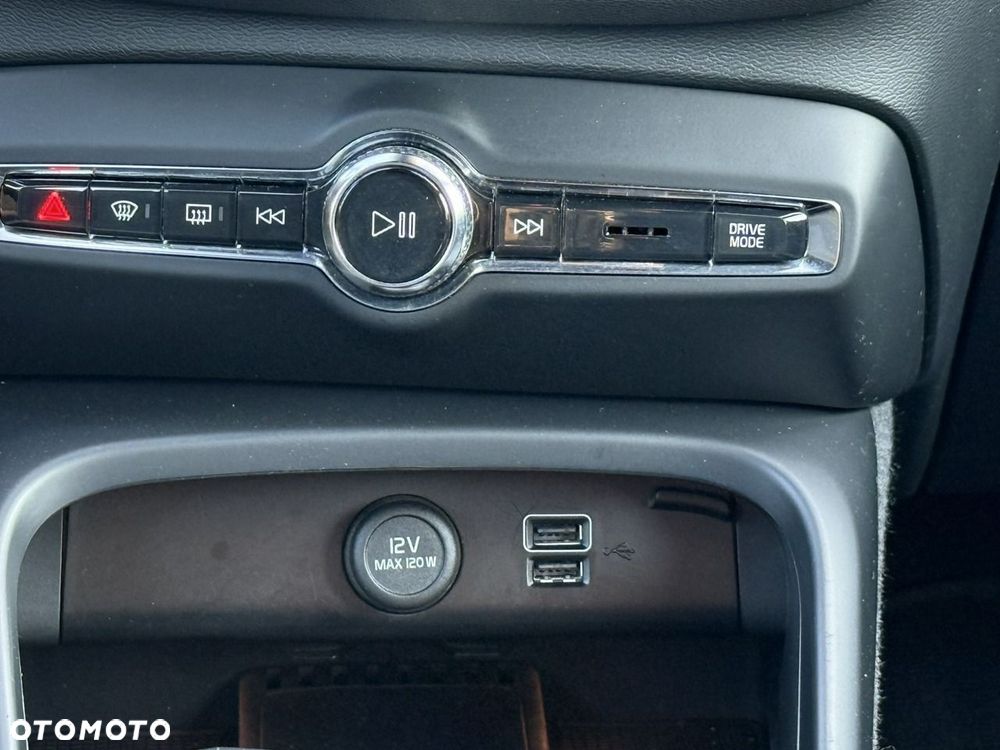 Volvo XC 40 T4 Recharge DKG Plus Bright - 26
