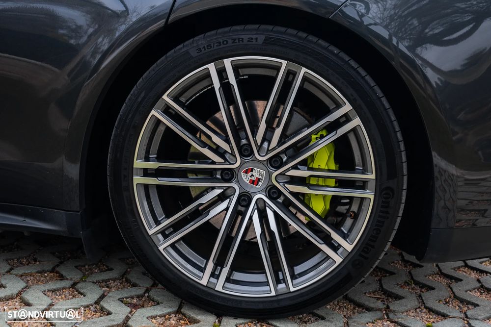 Porsche Panamera Sport Turismo 4 E-Hybrid - 16