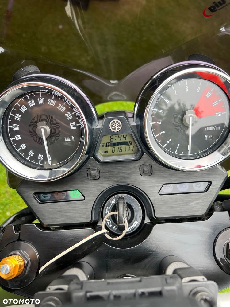 Yamaha XJR - 15
