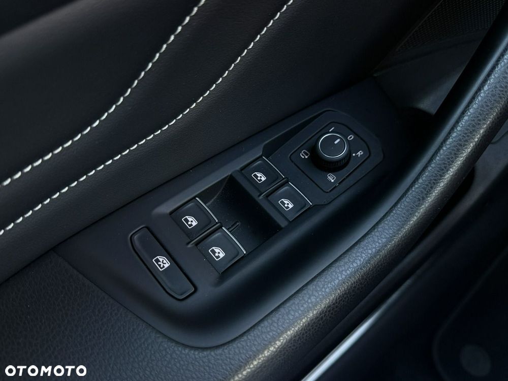 Volkswagen Passat 2.0 TSI Elegance DSG - 32