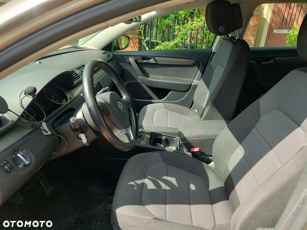 Volkswagen Passat 2.0 TDI Comfortline - 9