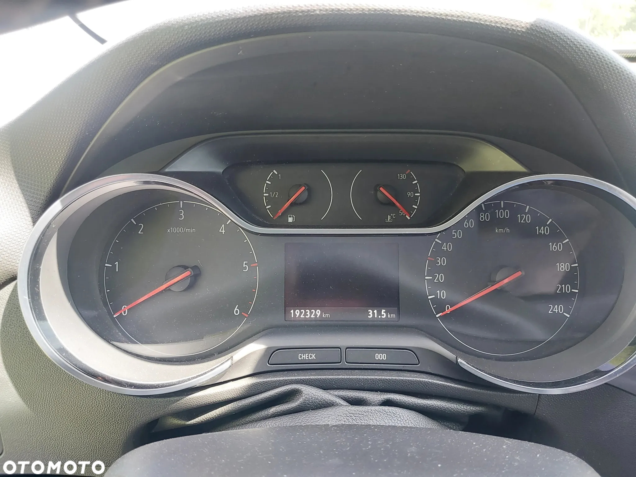Opel Crossland X - 15