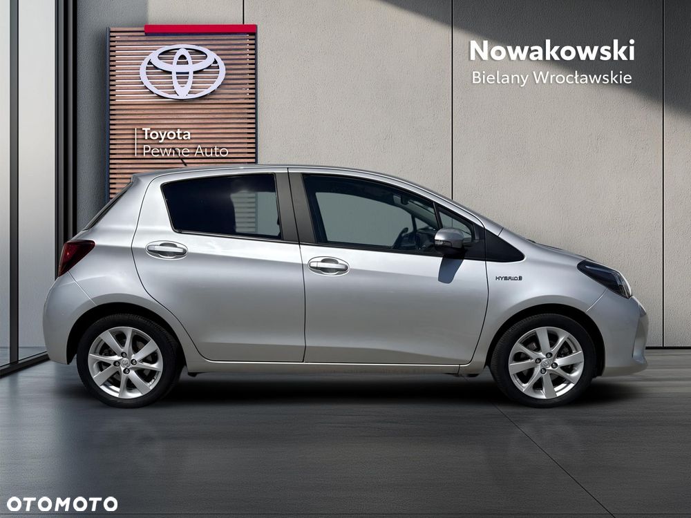 Toyota Yaris Hybrid 100 Premium - 27