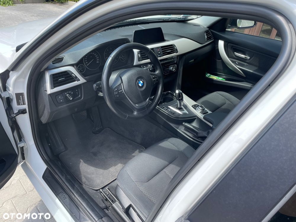BMW Seria 3 318d Sport Line - 11