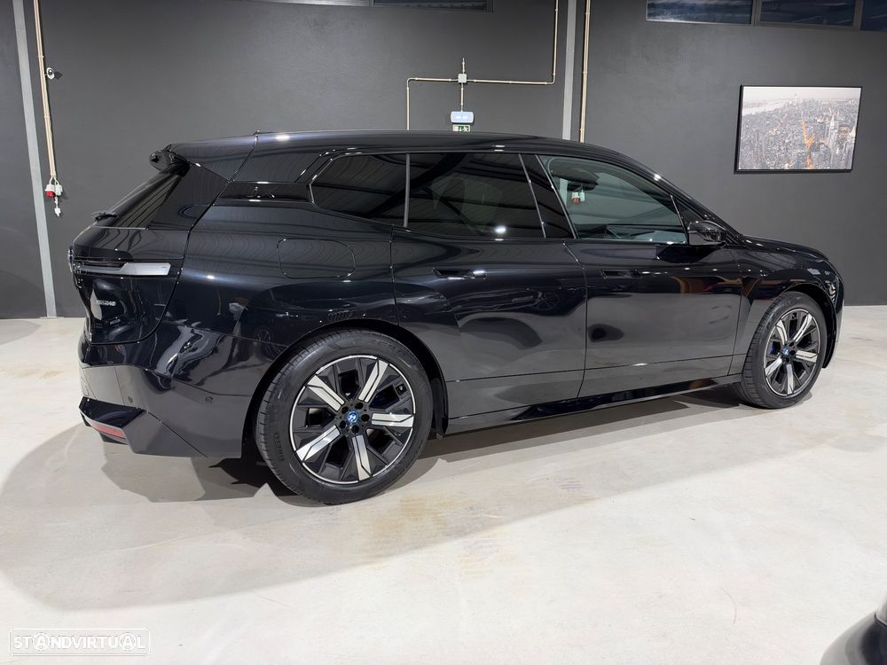 BMW iX xDrive 40 Pack Desportivo - 11