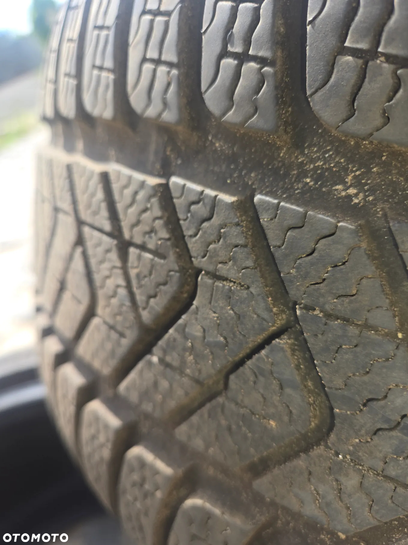 OPONY PIRELLI SOTTOZERO 245 40 18 - 5