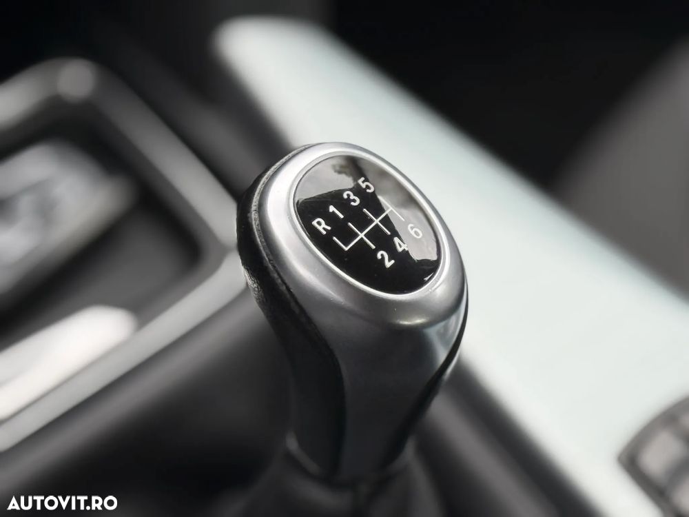 BMW Seria 3 318d xDrive - 15