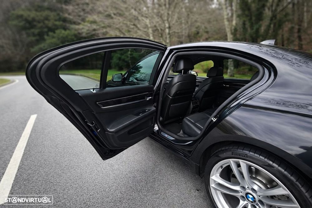 BMW 740 d Pack M - 15