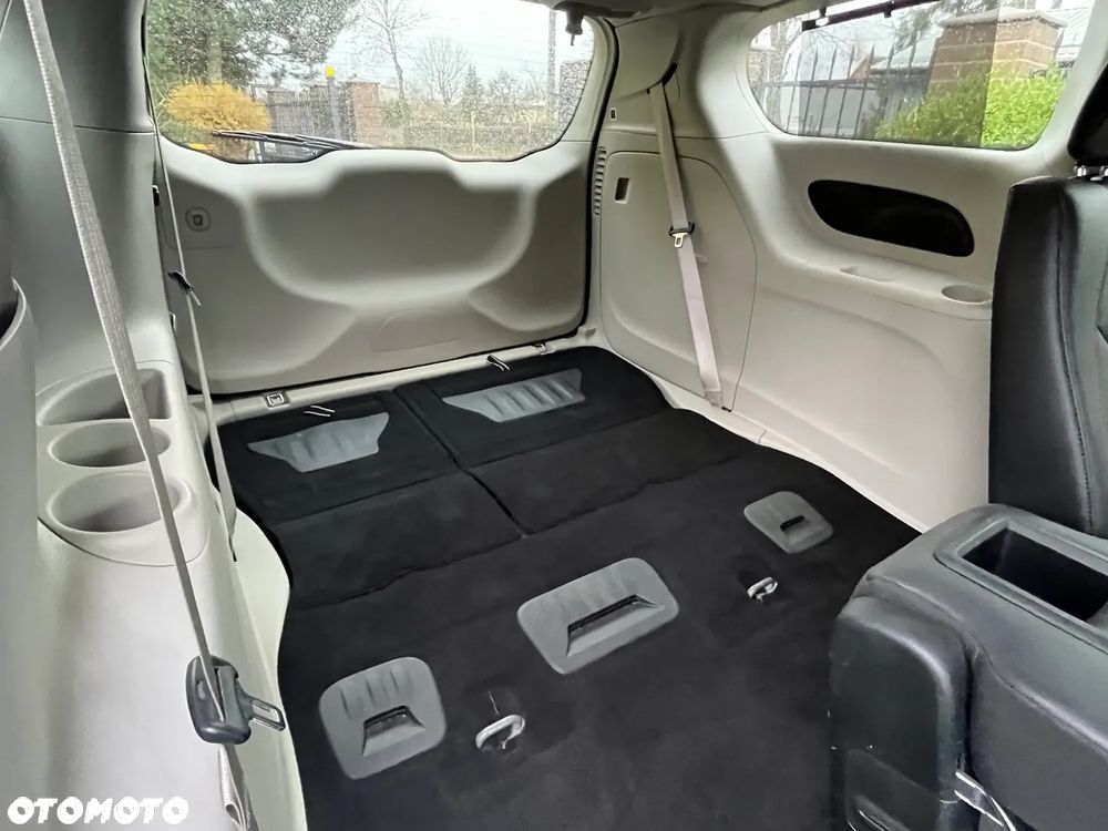 Chrysler Pacifica - 26