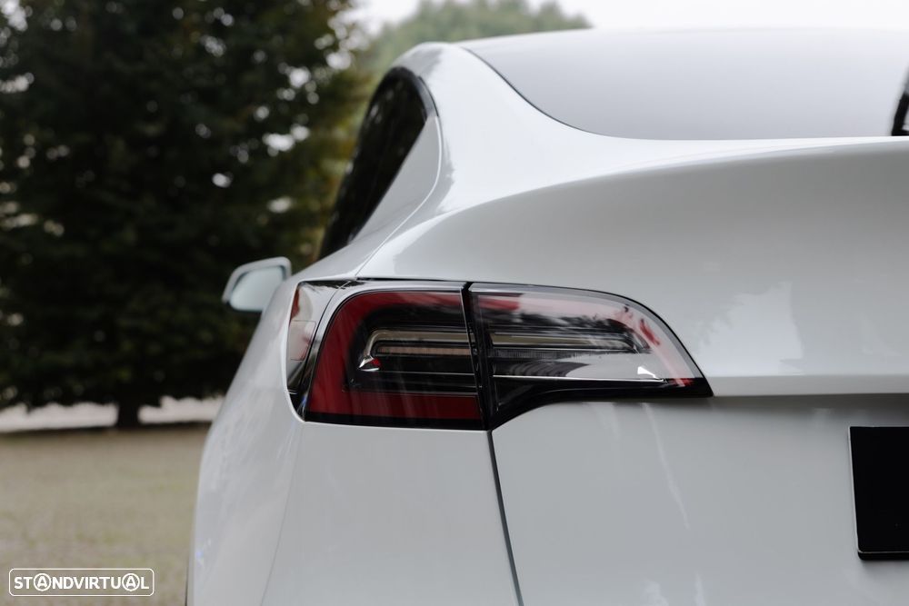 Tesla Model Y Long Range Tração Integral - 26