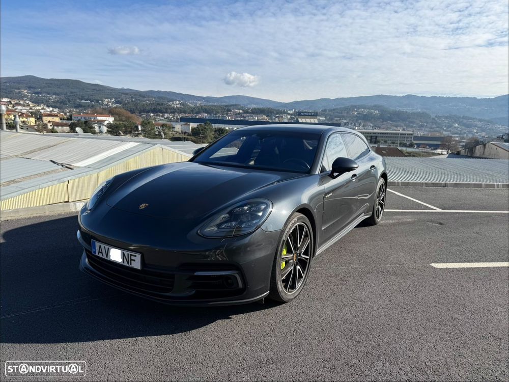 Porsche Panamera Sport Turismo 4 E-Hybrid - 1