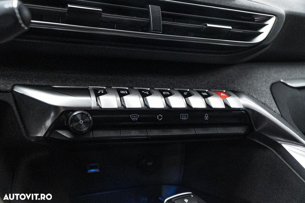 Peugeot 3008 1.2 PureTech Turbo S&S EAT8 Allure - 12