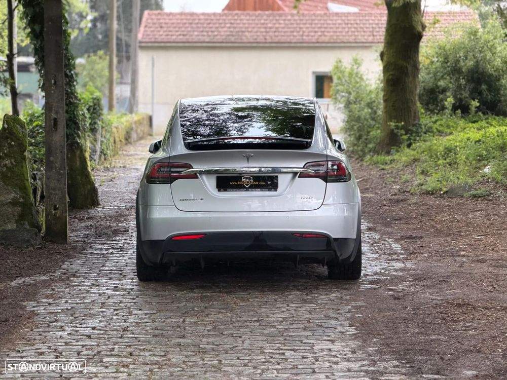 Tesla Model X 100D - 23