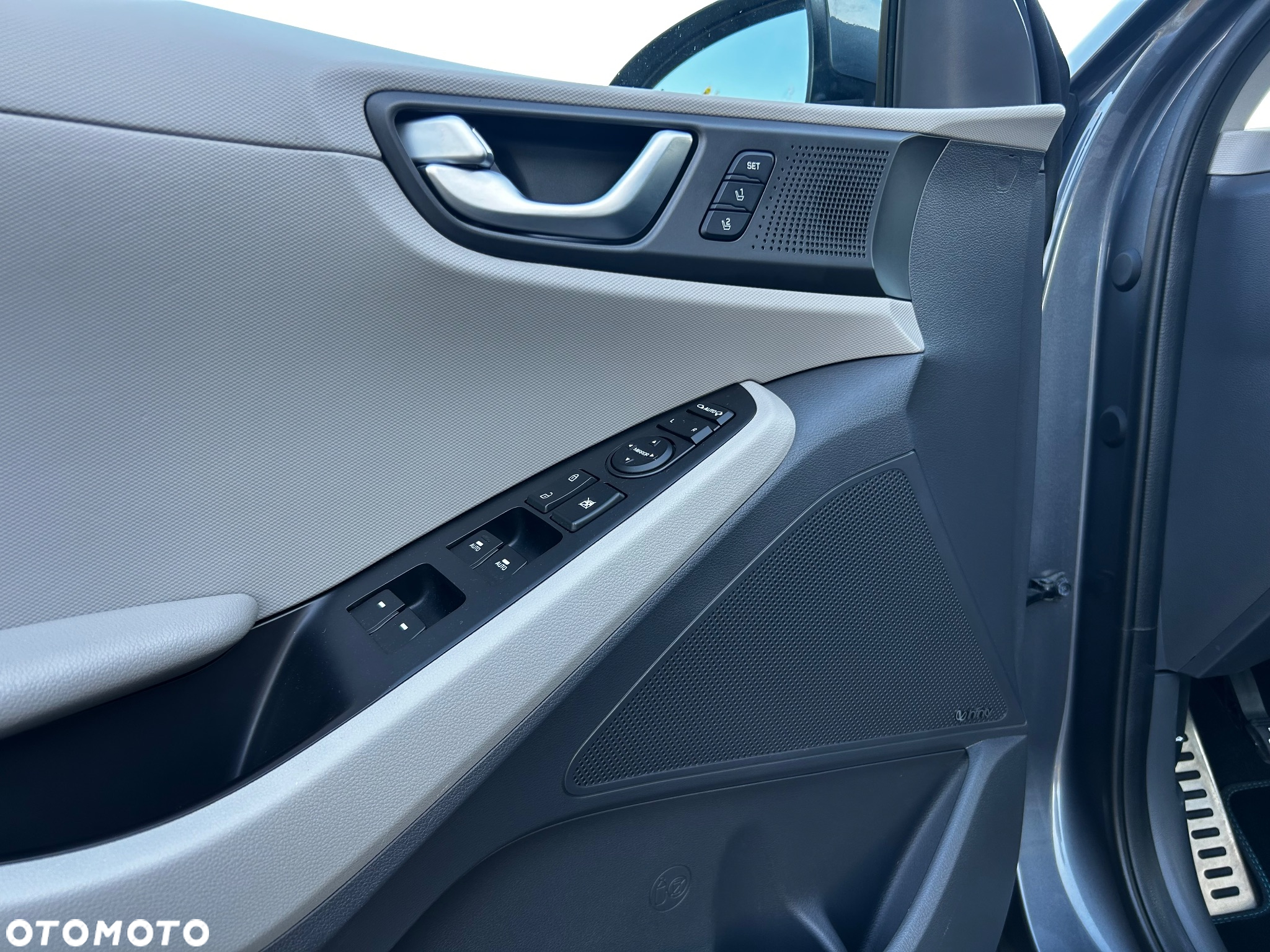 Hyundai IONIQ Hybrid 1.6 GDI Premium - 17