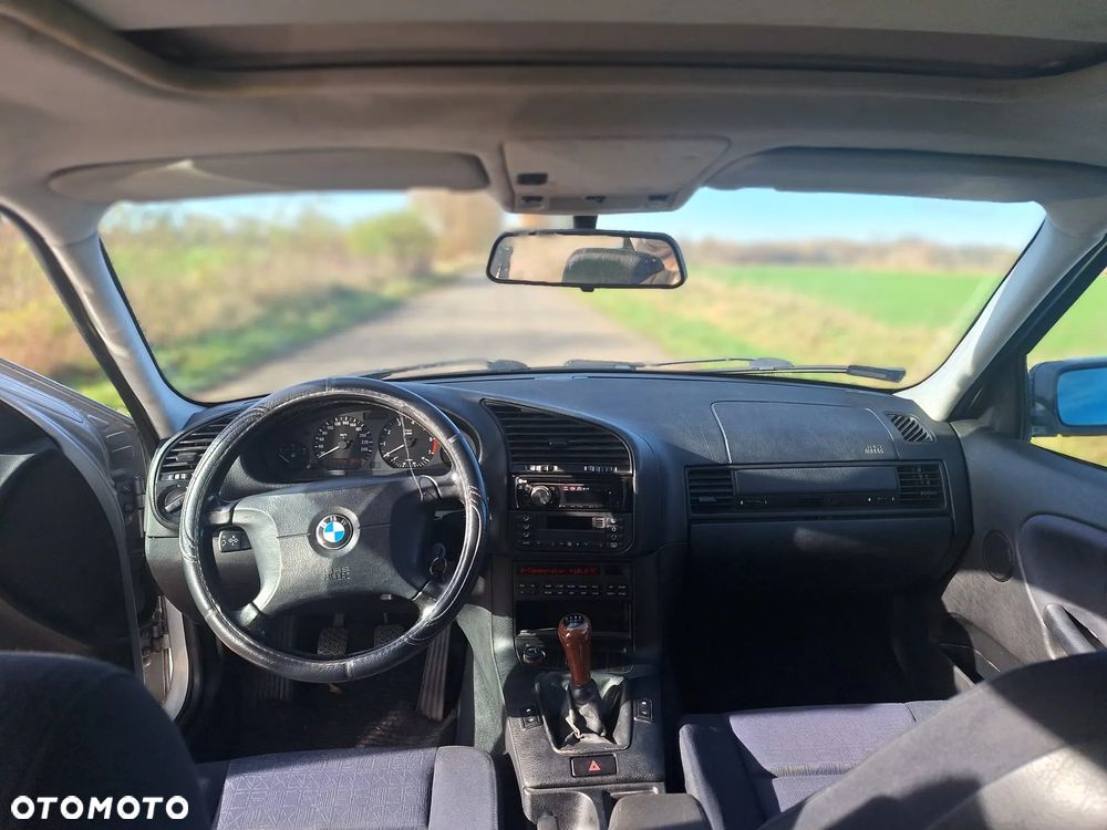 BMW Seria 3 318i - 3