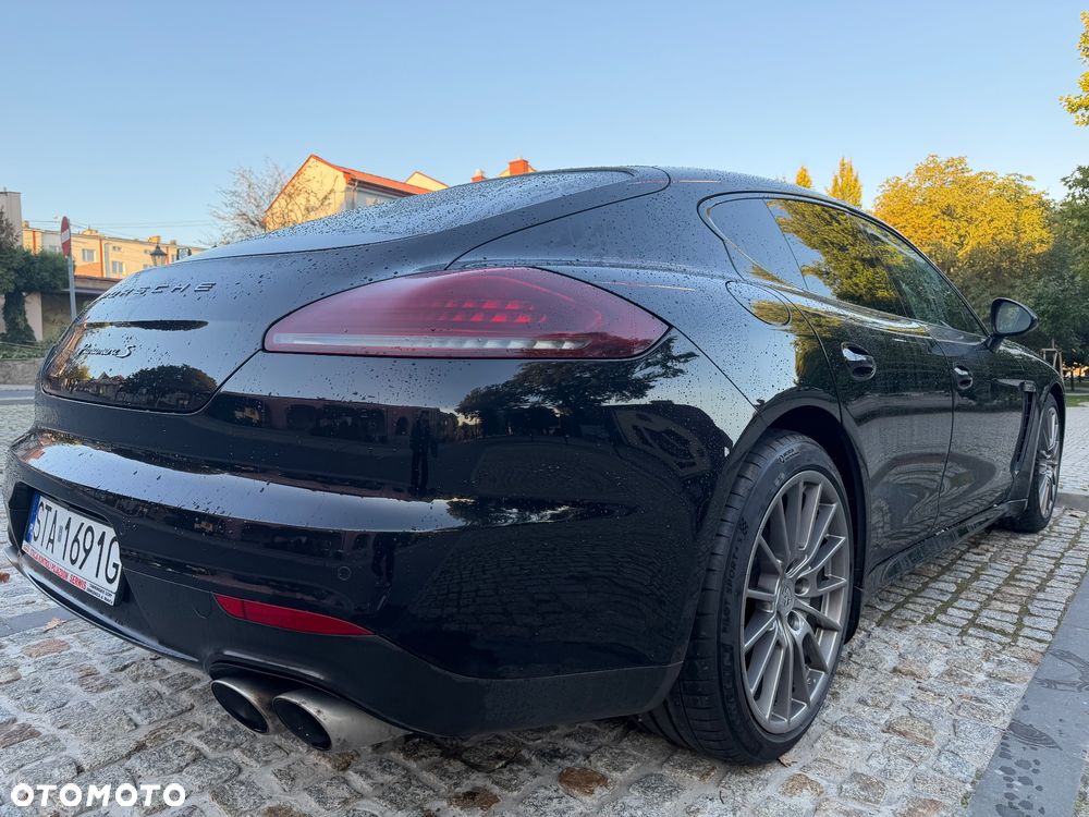 Porsche Panamera S - 16