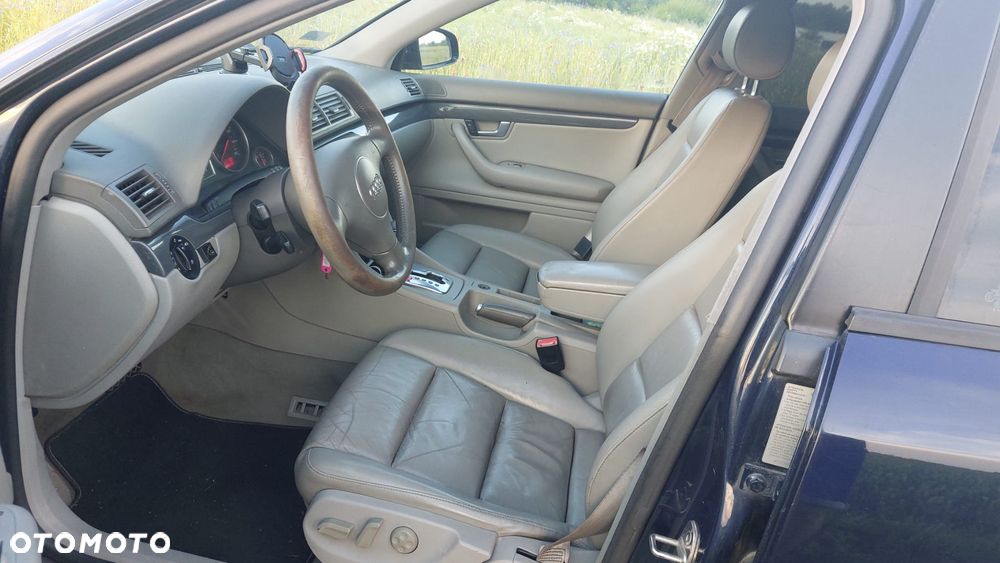 Audi A4 Limousine - 13
